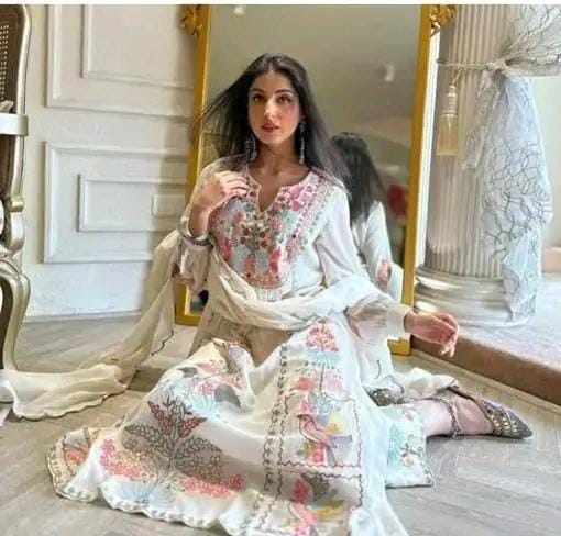 Lucknow Chikankari Embroidery Chicken Suit With Duppata