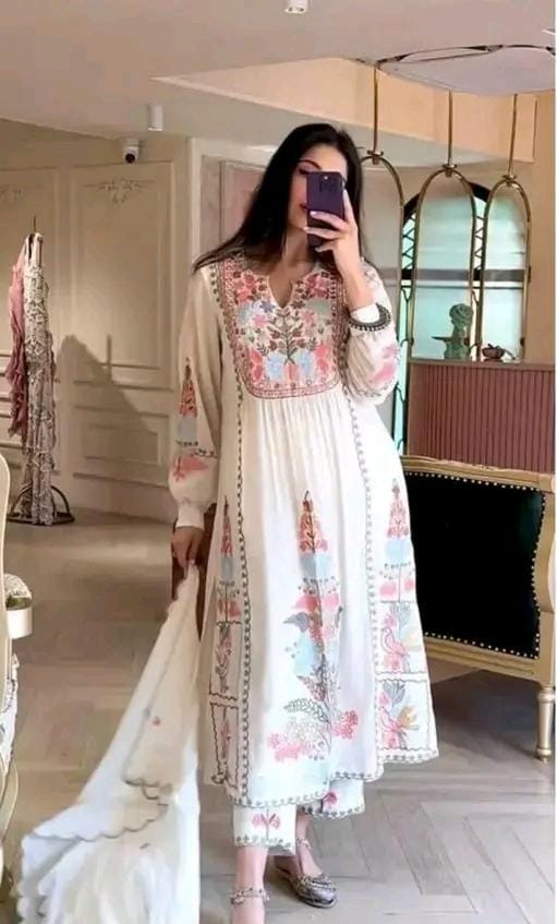 Lucknow Chikankari Embroidery Chicken Suit With Duppata