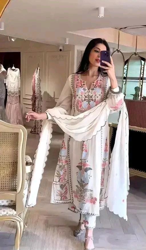 Lucknow Chikankari Embroidery Chicken Suit With Duppata